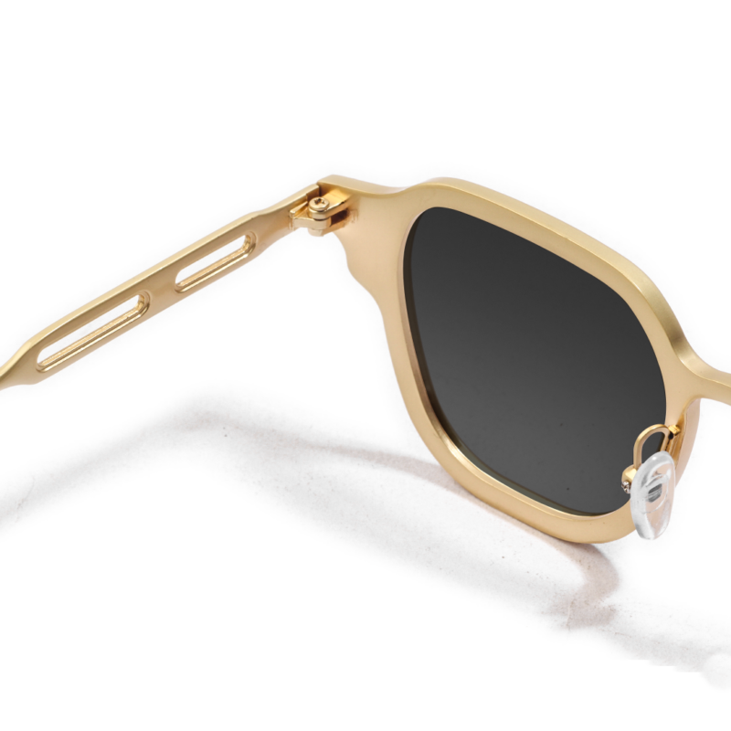 gold black back zoom