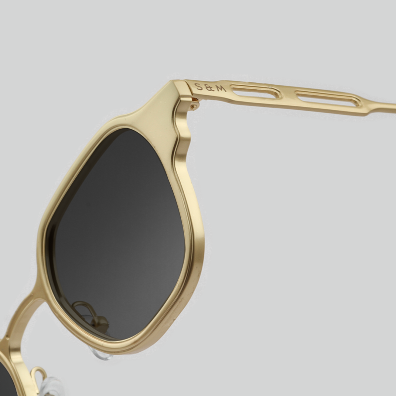 gold black closeup 2